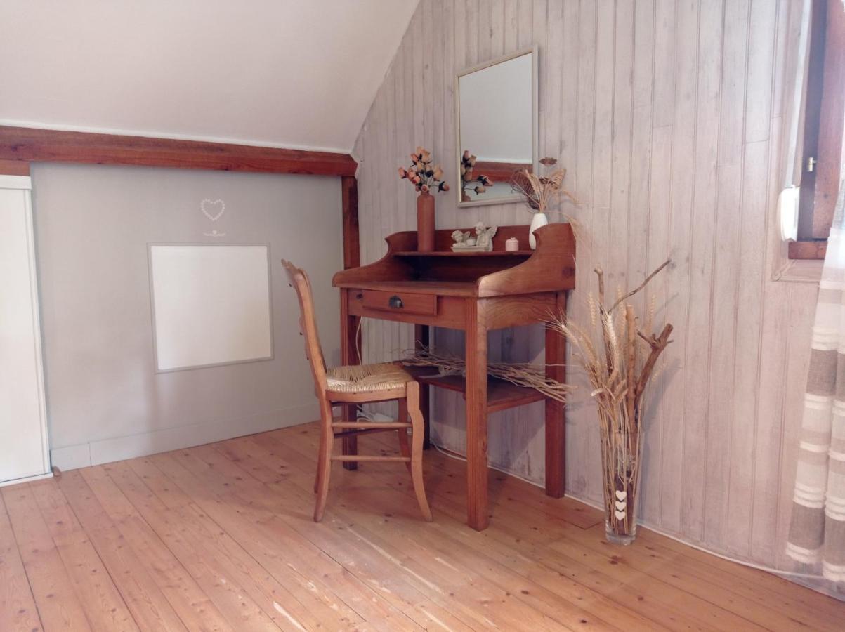 Chambre Campagnarde Du Gres Rouge De Beauval Exterior photo